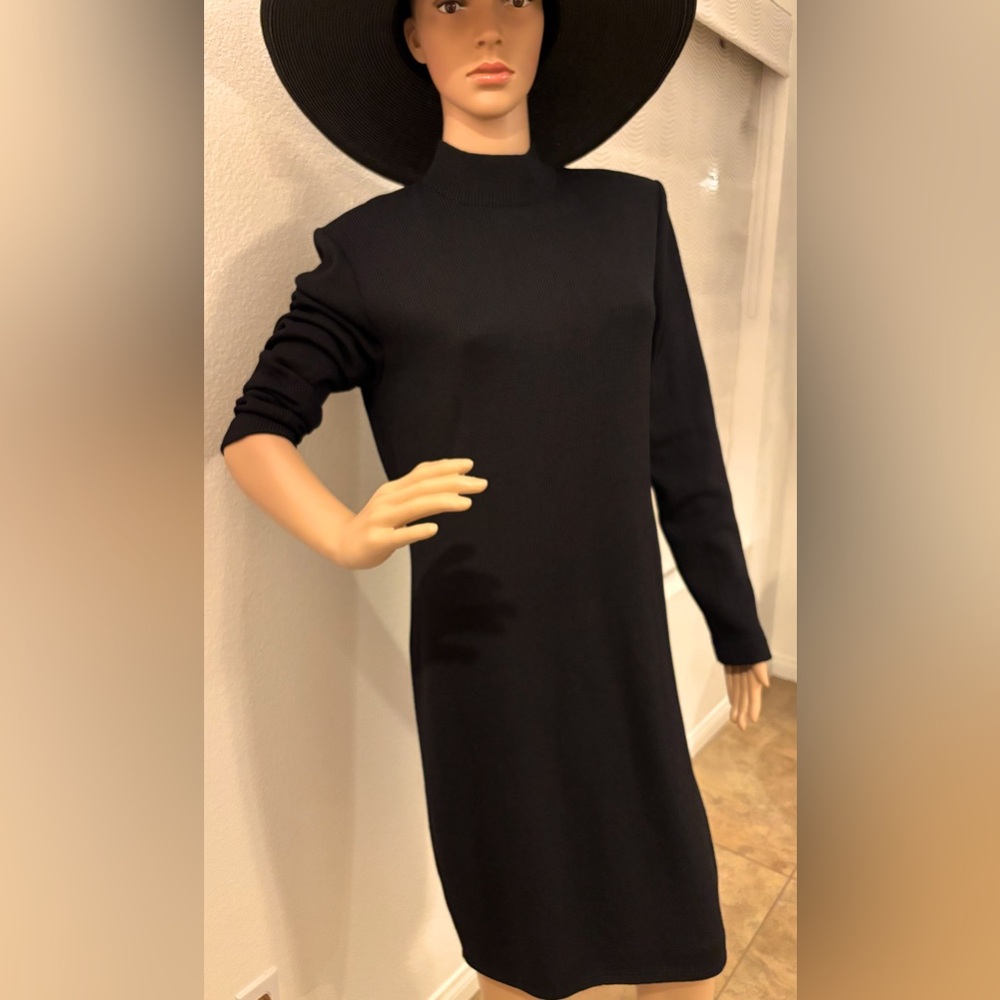 St. John Collection by Marie Gray-Vintage Black Long Sleeve Classic Knit Dress